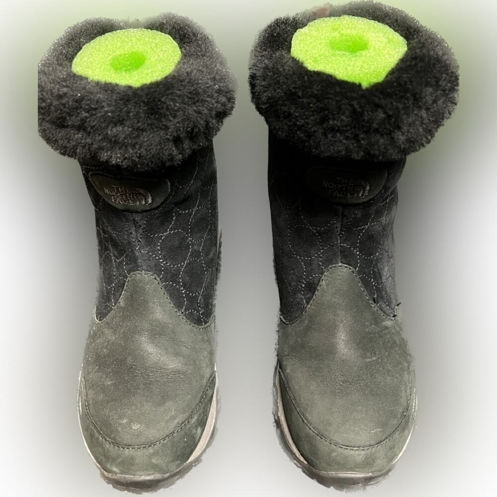 THE NORTH FACE WOMENS BOOTS SIZE 6.5 MINT